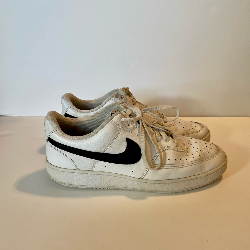 Nike Court Vision Low CD5463-101 Mens Sz 10.5 Casual Shoes White Black Logo - Picture 2 of 8